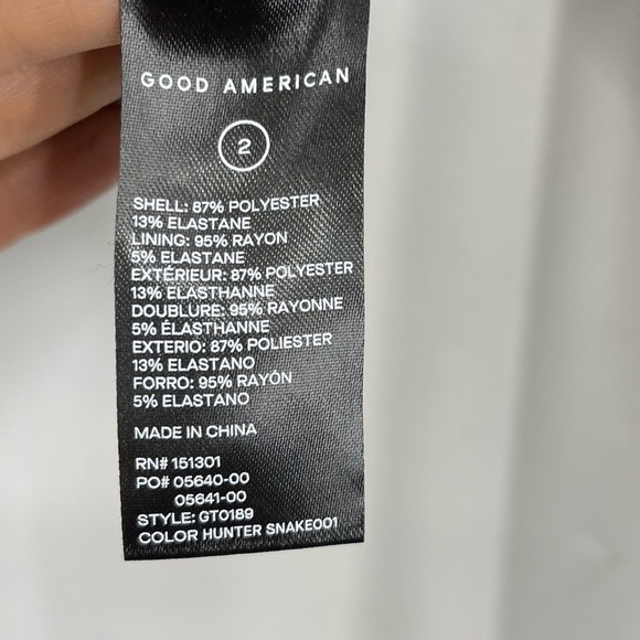 NEW GOOD AMERICAN Asymmetrical Mesh Crop Top Size Medium Print Hunter Snake - Picture 4 of 5